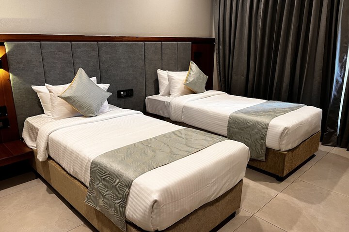 Room 4 of 40