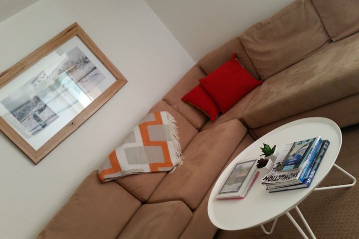 Room 6 of 12