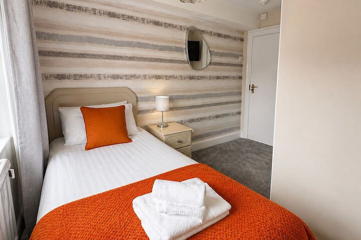 Room 26 of 65