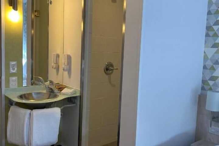 Room 18 of 22