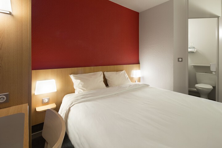Room 6 of 44