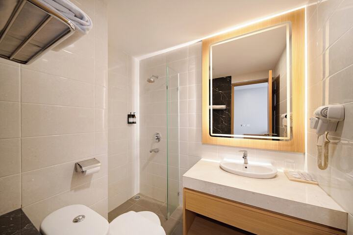 Room 4 of 9