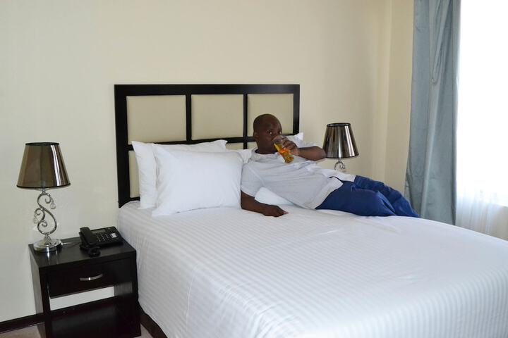 Room 5 of 82