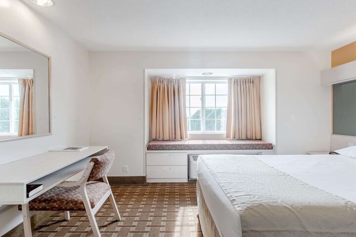 1 Queen Bed Flatsc Windst High Speed Continental Breakfast (20 of 26)