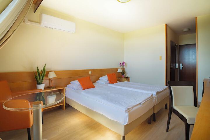 Room 7 of 54