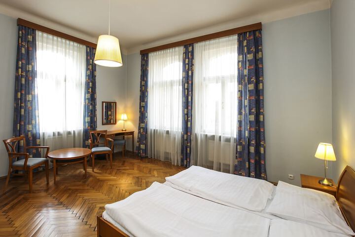 Room 13 of 27