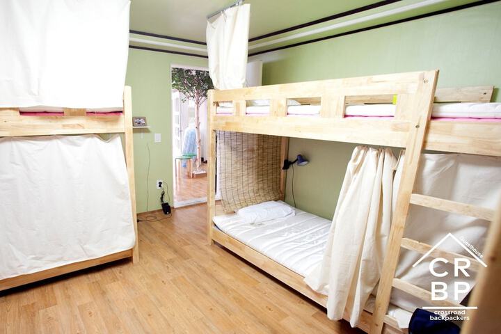 Room 27 of 46