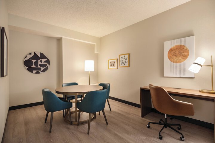 Room 10 of 87