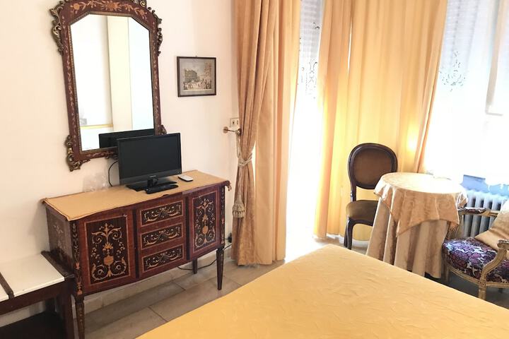 Room 15 of 32