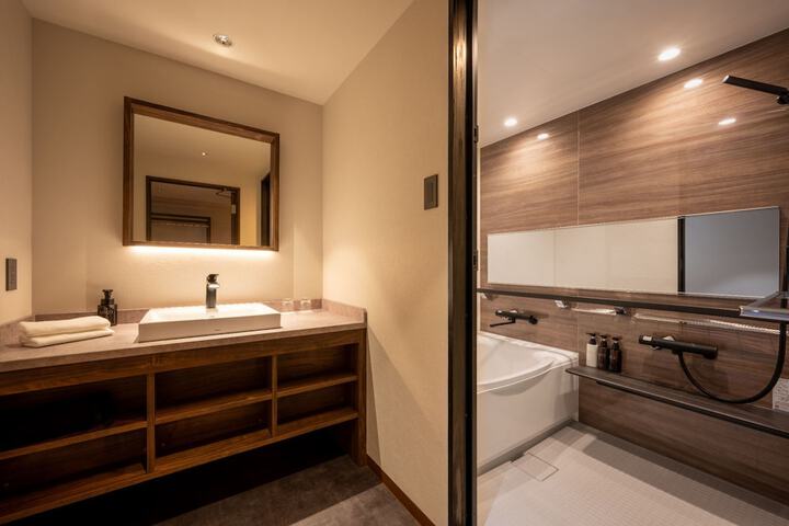 Room 85 of 200
