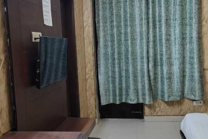 Room 11 of 24