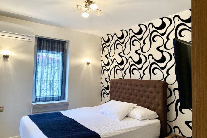 Room 12 of 66