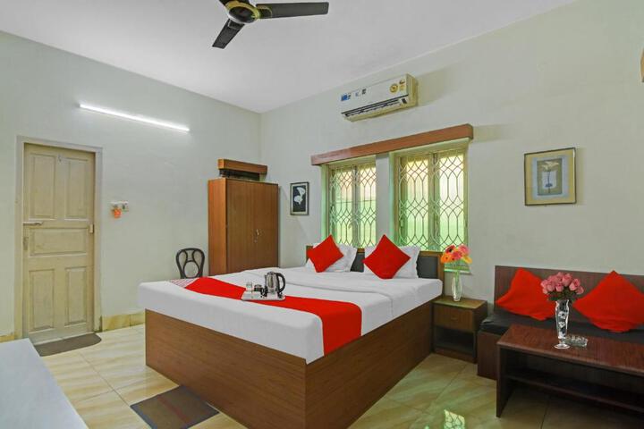 Hotel O Avi Gust House