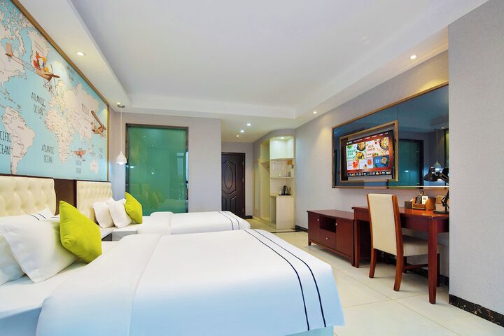 Room 9 of 10
