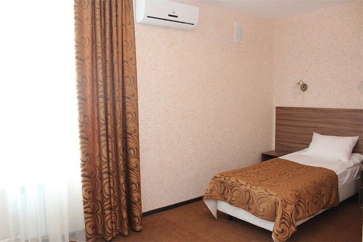 Room 8 of 40