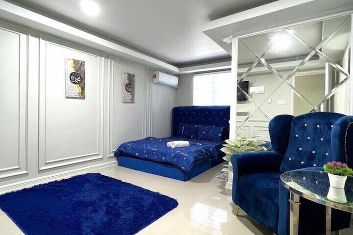 Room 4 of 13