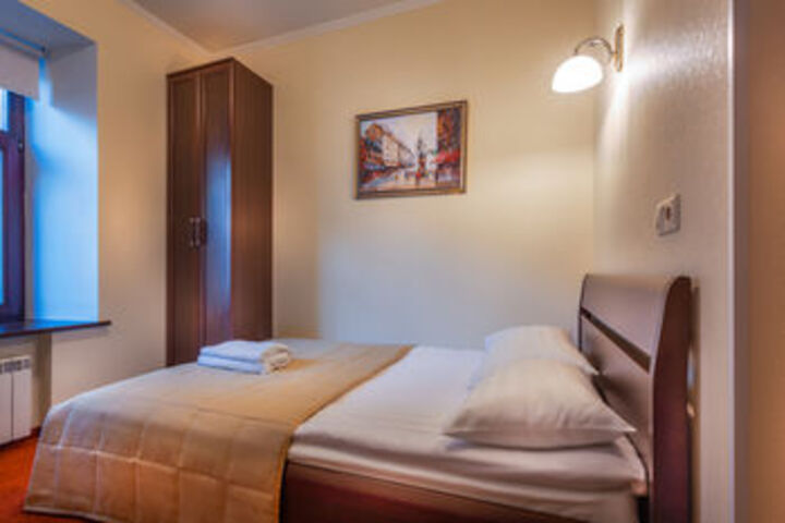 Room 14 of 23