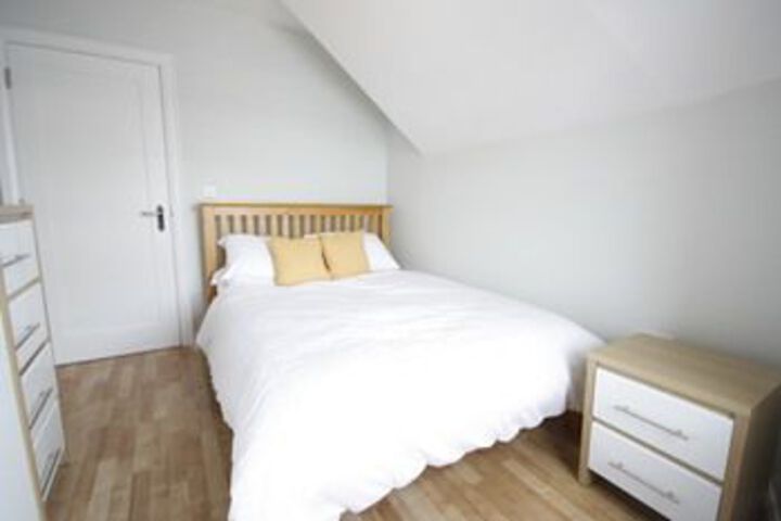 Room 4 of 7