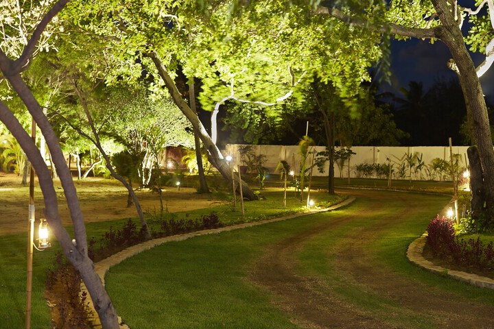 Hotel Exterior 73 of 76