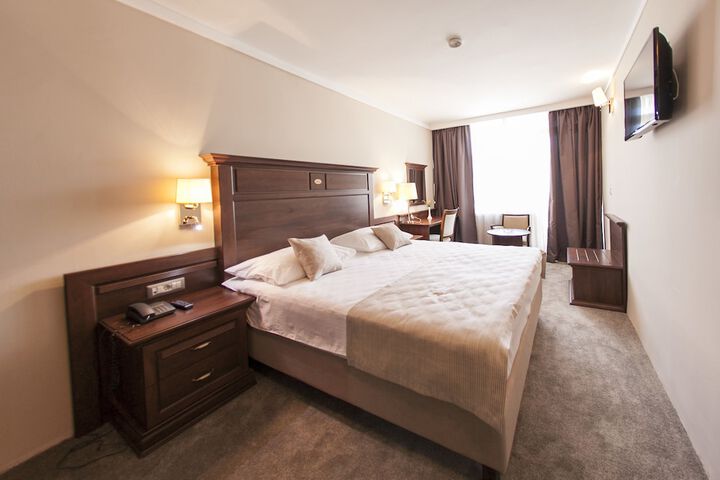 Room 10 of 46