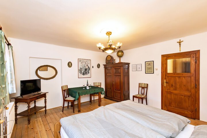 Room 5 of 38
