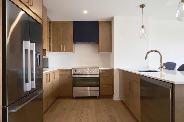 209 2nd Floor Studio Murphy Queen Bed with Balcony (73 of 95)