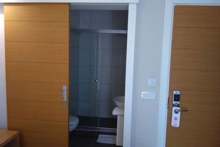 Room 18 of 123