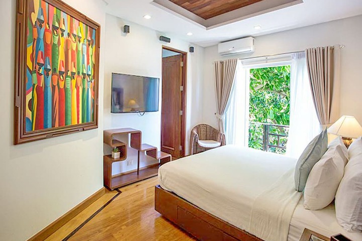 Room 28 of 208