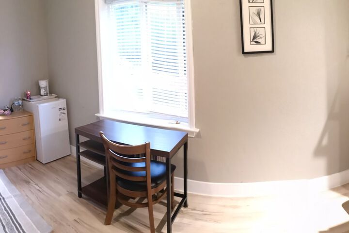 Room 7 of 12
