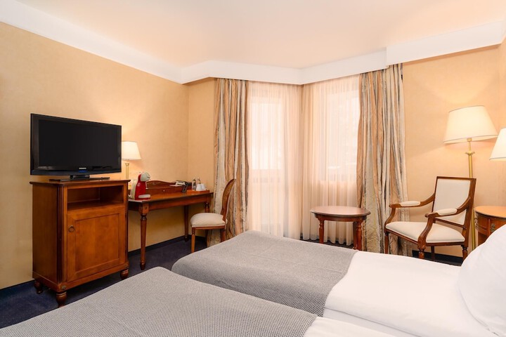 Room 26 of 161