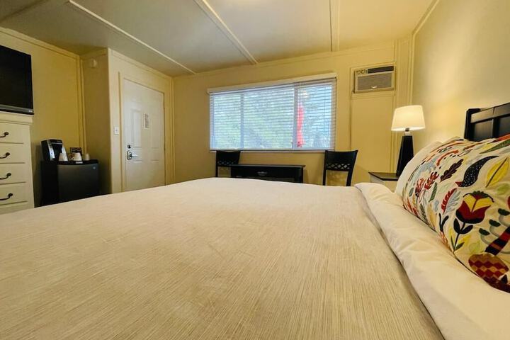 Room 28 of 74