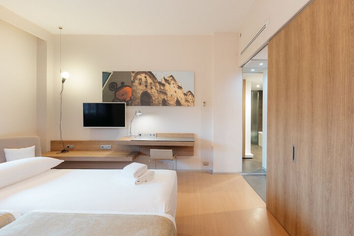 Room 32 of 74