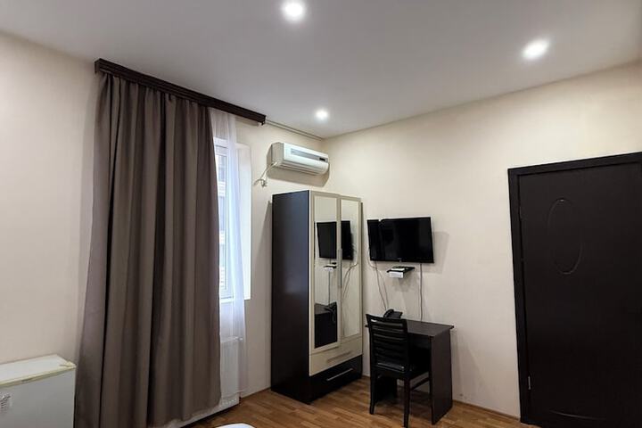 Room 18 of 34