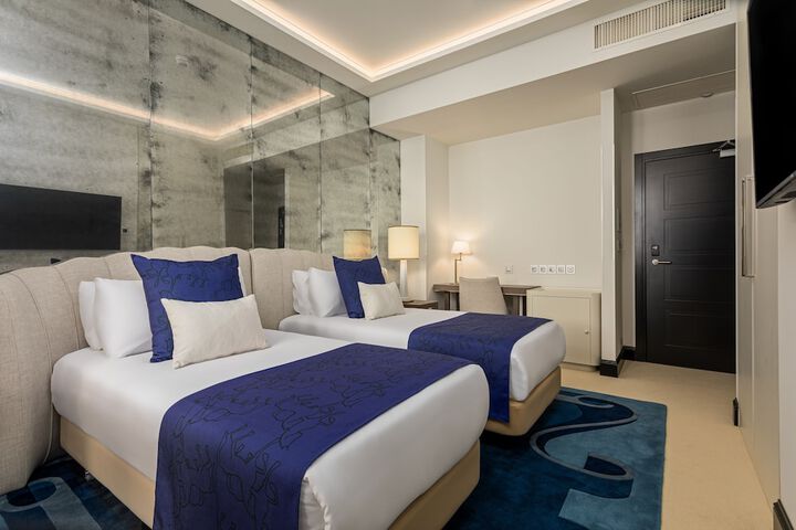 Room 10 of 39