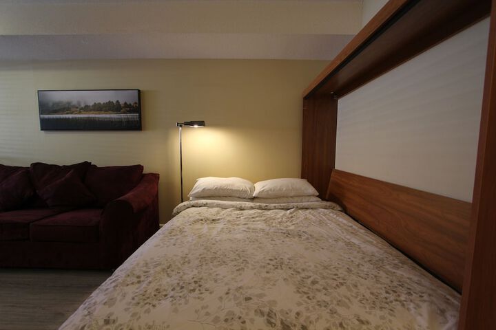 Room 32 of 80