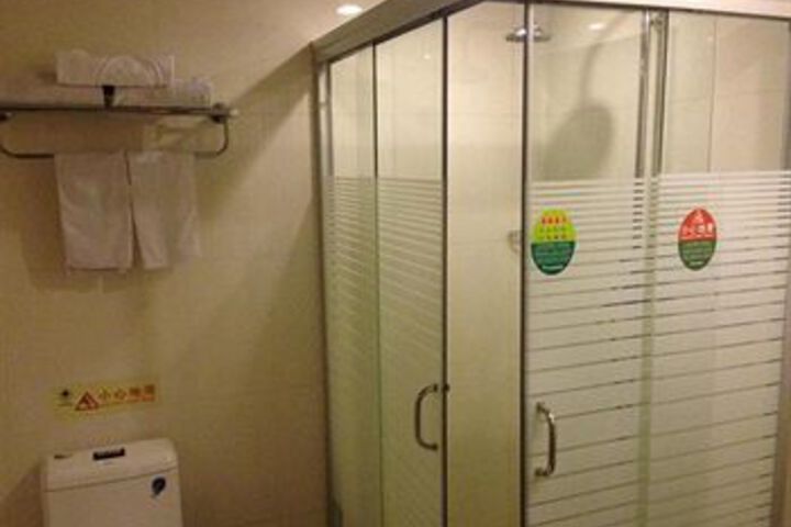 Room 3 of 27