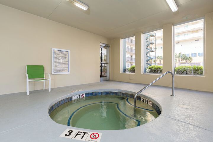 Hotel Pool