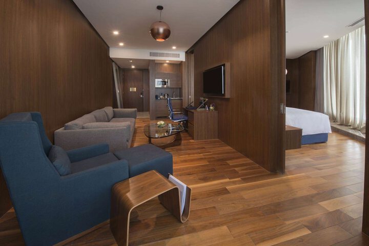 Room 33 of 104