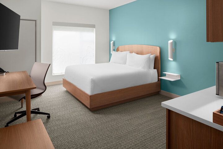 Room 10 of 32