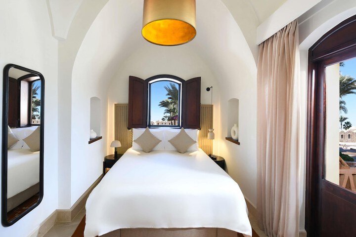 Room 10 of 222