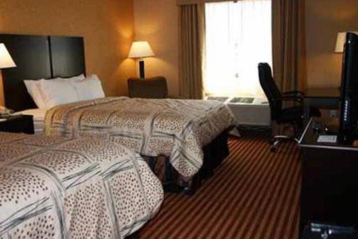 2 Double Beds (3 of 7)