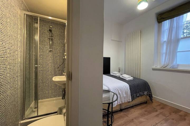 Room 48 of 60