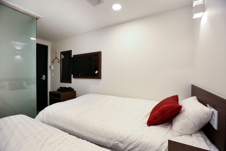 Room 18 of 30