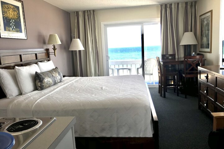 1 King Bed Ocean View (4 of 8)