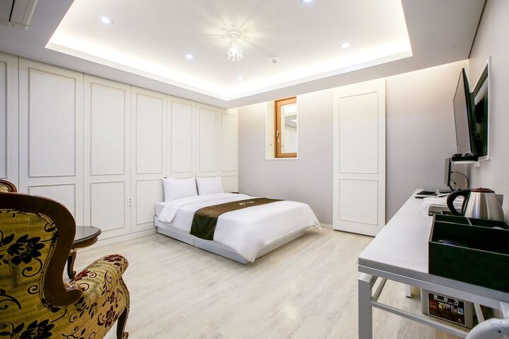 Room 16 of 39