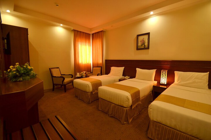 Room 13 of 19