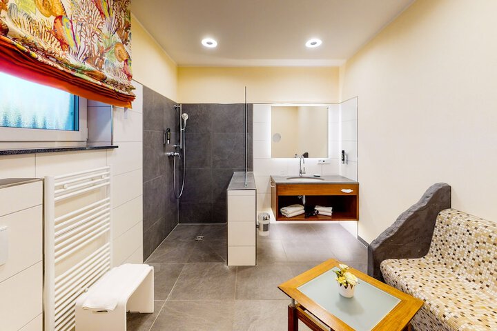 Room 15 of 34