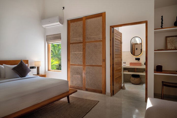 Room 4 of 25