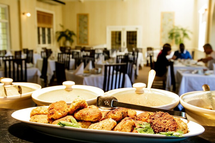Dining 65 of 82