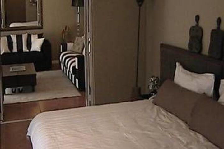 Room 4 of 7